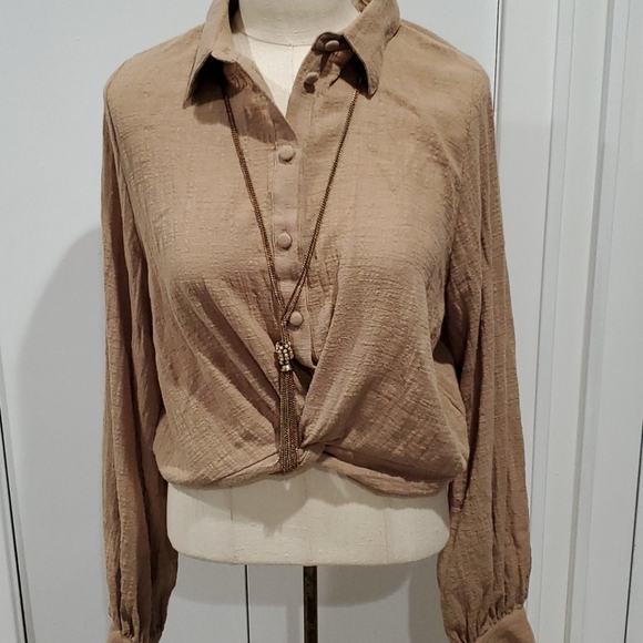 Beautiful Long Sleeves Button Down  Nude Top - Picture 2 of 5